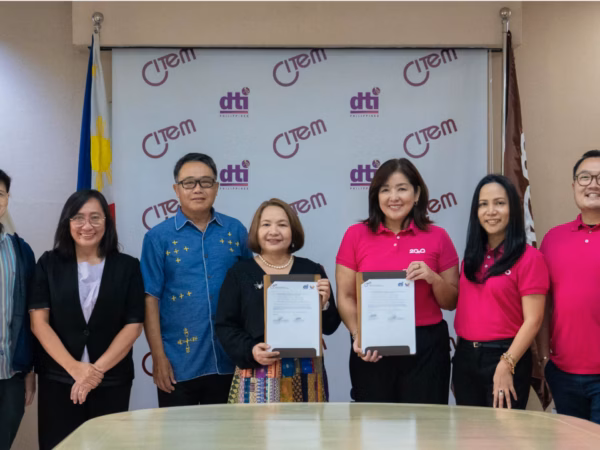 L-R: Peter Joseph Tapang,  Assistant Division Chief, CITEM; Marjo Evio, Department Manager, Service Business Department, CITEM; Atty Rowel Barba, Consultant, 2GO Group, Inc.; Leah Pulido Ocampo, Executive Director, CITEM; Faye Alonzo, Business Unit Head, 2GO Forwarding; Ethel Concepcion, Head of Corporate Marketing & Communications, 2GO Group, Inc.; Francis Chua, Business Unit Head, 2GO Travel.