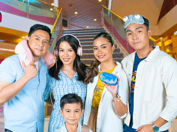 Family-at-Grand-Lobby-of-2GO-Vessel-for-N2GO