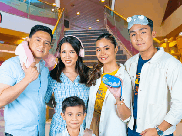 Family-at-Grand-Lobby-of-2GO-Vessel-for-N2GO